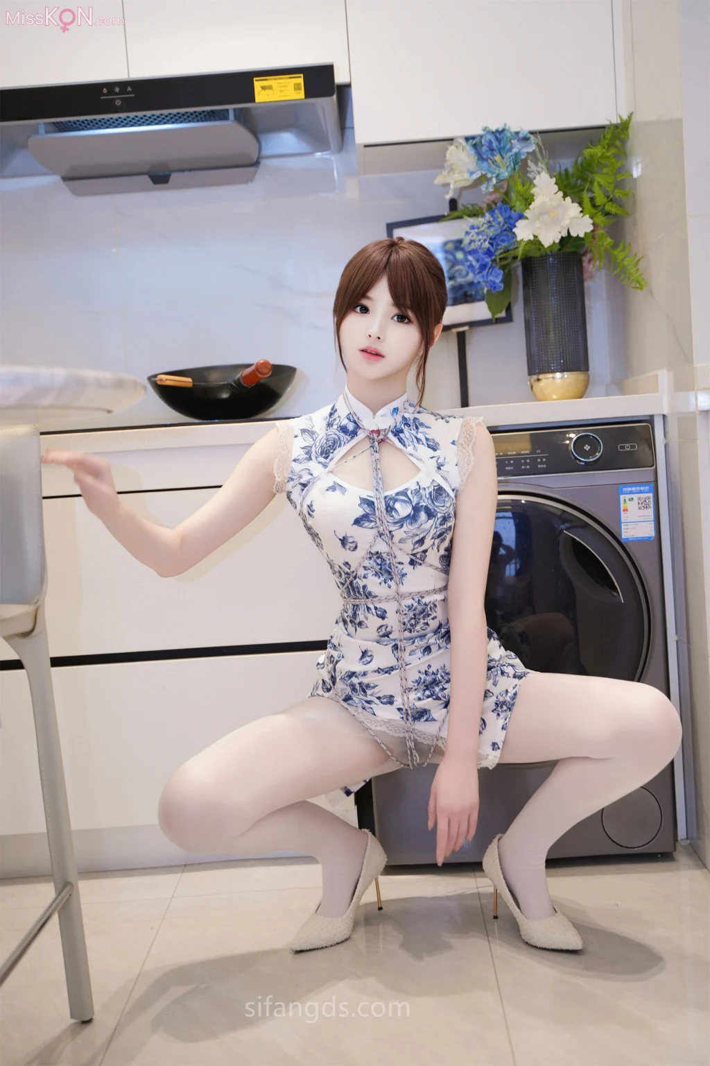 [XR Uncensored] 梦灵儿: R18 秀人网模特 旗袍配白丝 (119 photos + 1 video) – Page 2