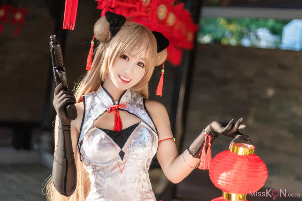 Coser@羽生三未: 少女前线 Mk23 蜂糖花 (18 photos)