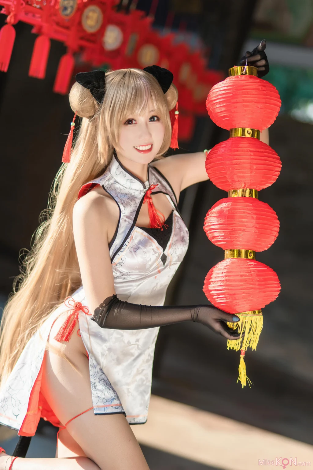 Coser@羽生三未: 少女前线 Mk23 蜂糖花 (18 photos)