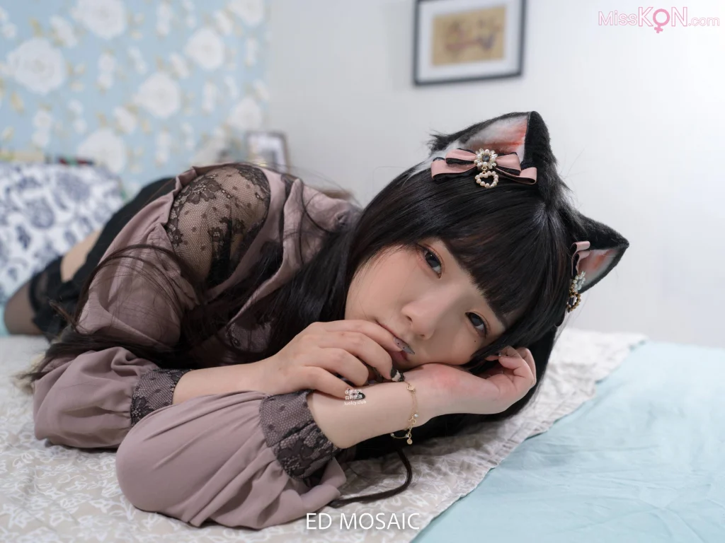 Coser@落落Raku: 地雷系少女 (52 photos + 1 video)