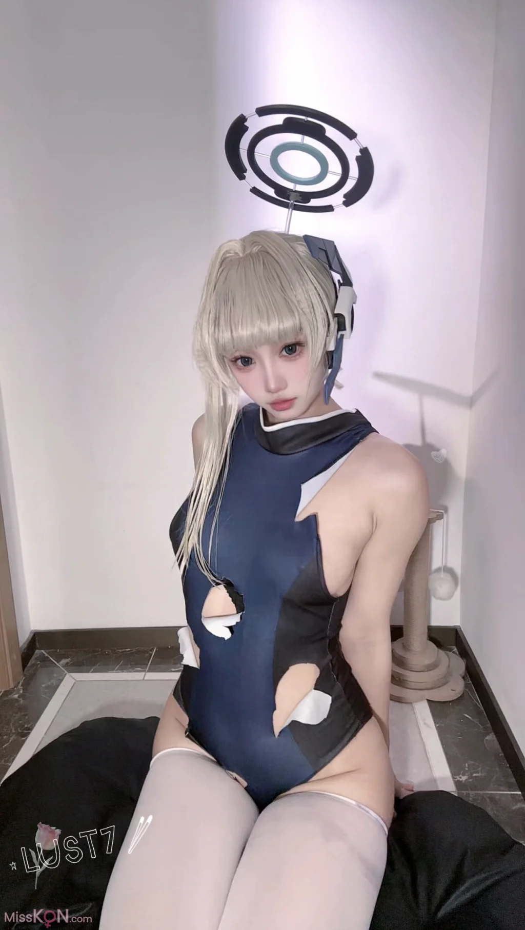 Coser@柒柒要乖哦: 蔚蓝档案 小时竞泳自拍 (80 photos + 1 video)