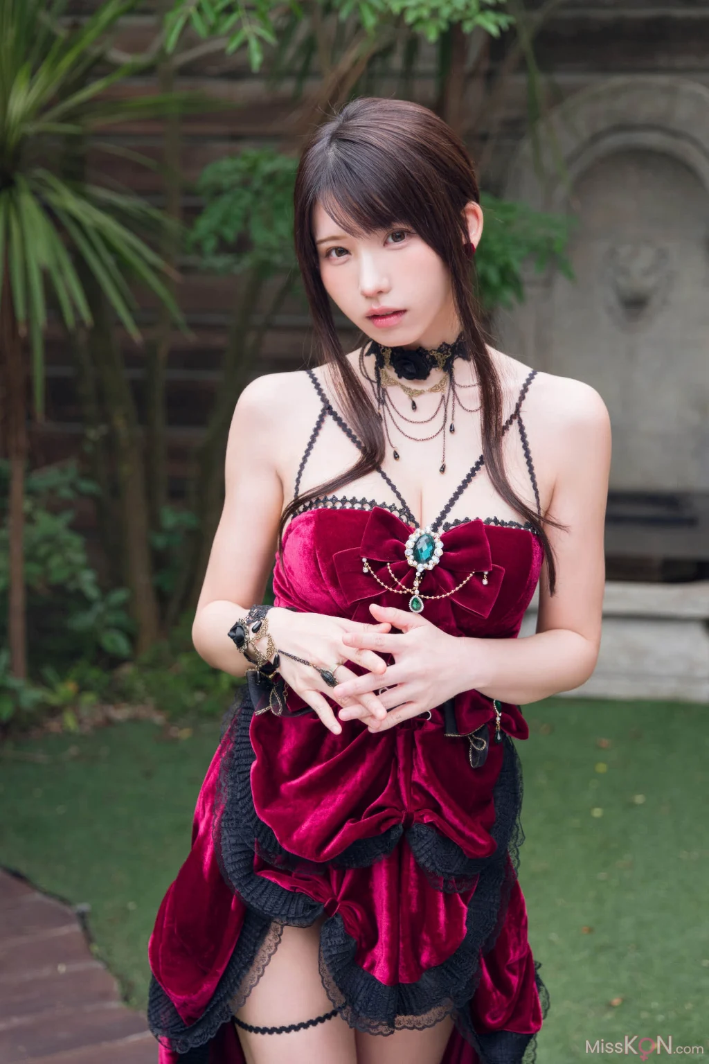 [JP] Enako (えなこ): 漫画アクションデジタル写真集 「姫様の秘め事」 (52 photos) – Page 2