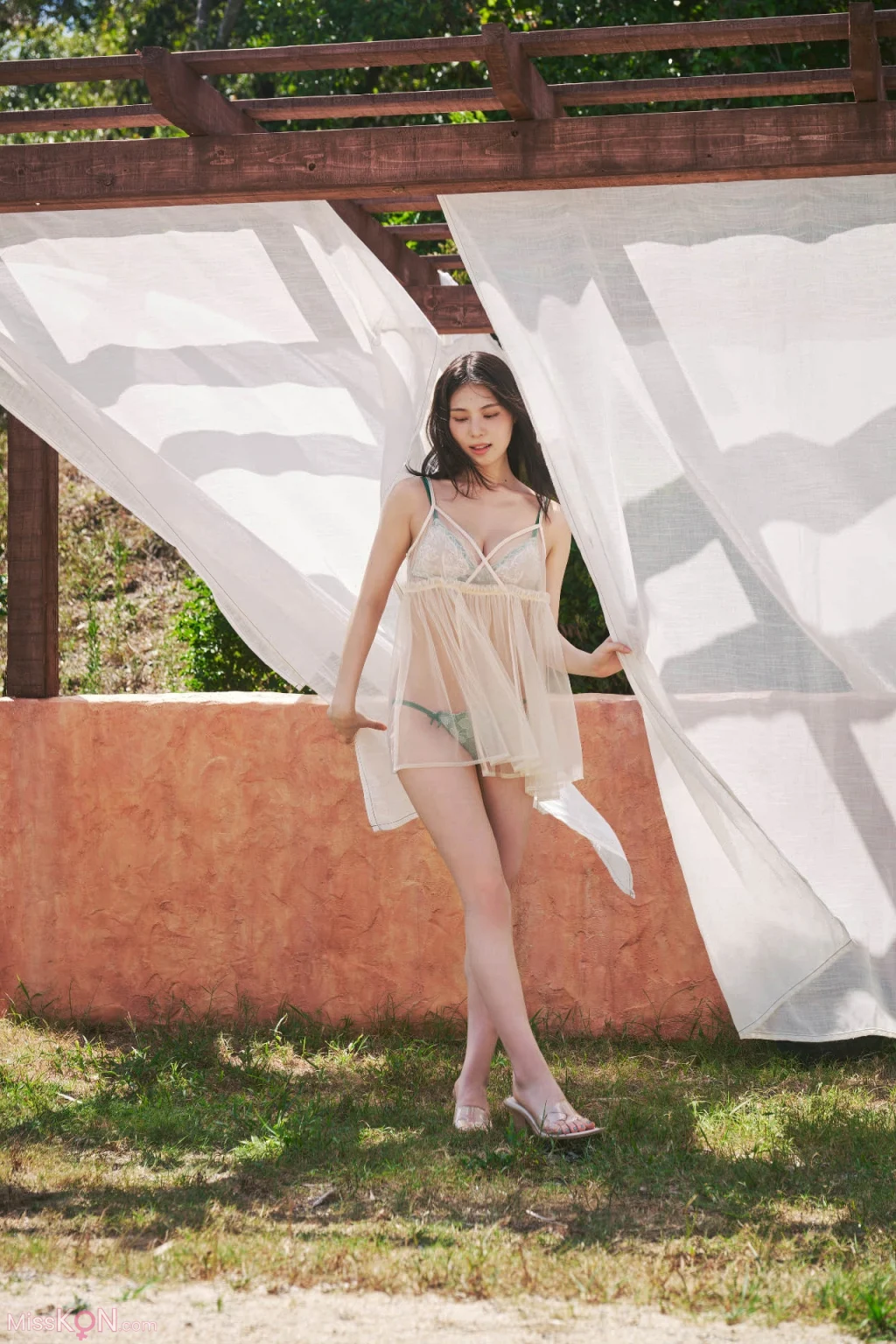 [JP] Iori Sagara (相樂伊織): FLASHデジタル写真集 交わる体温 (64 photos)