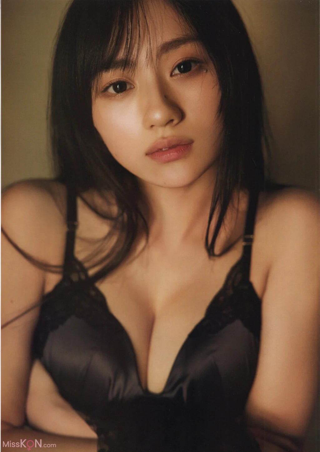 [JP] Nagi Inoue (井上和): 乃木坂46川﨑桜 1st写真集『エチュード』 (159 photos)