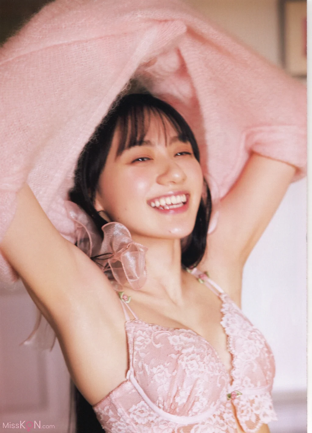 [JP] Nagi Inoue (井上和): 乃木坂46川﨑桜 1st写真集『エチュード』 (159 photos) – Page 2