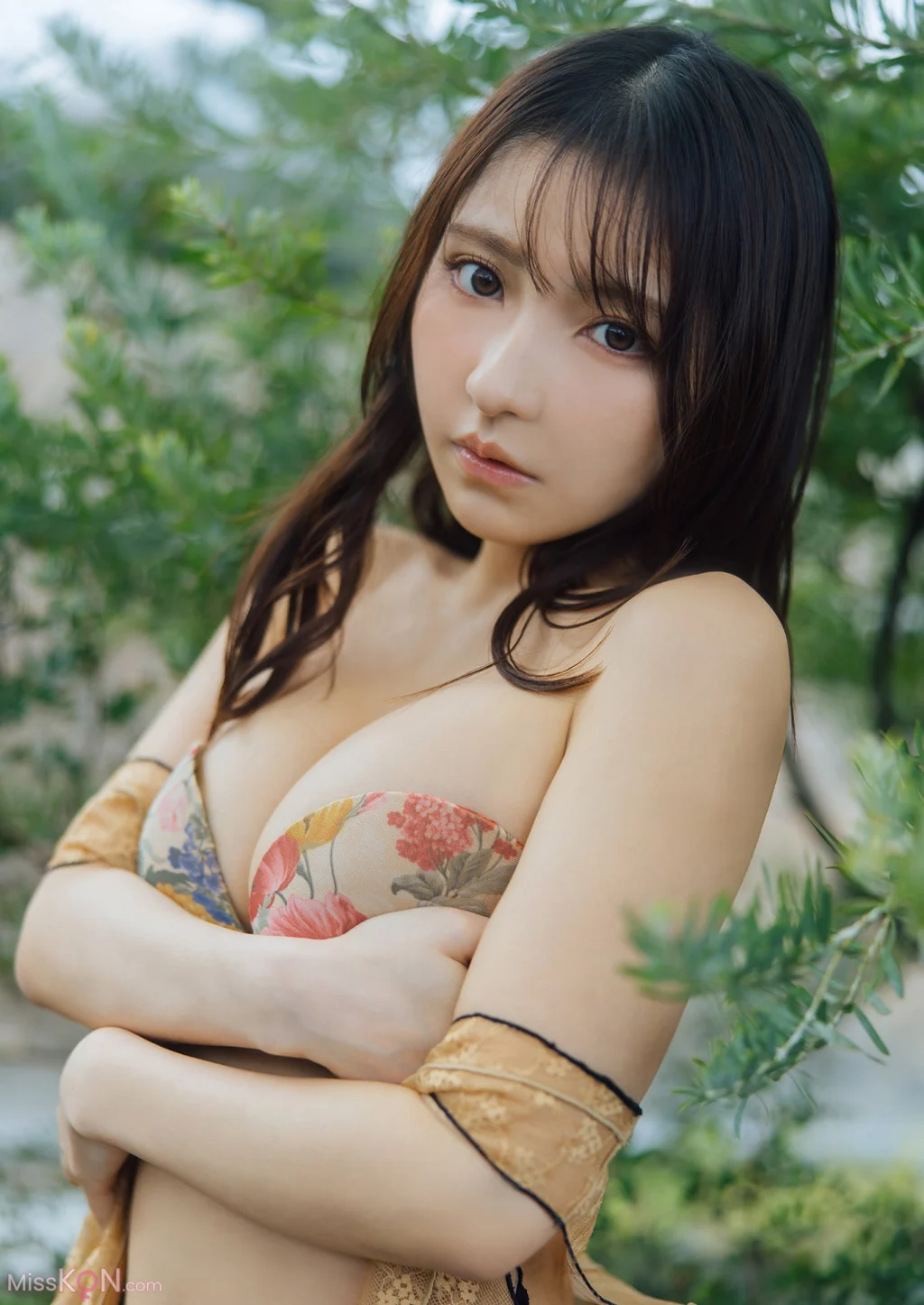 [JP] TOOMI (十味): 脱皮 スピ サン グラビアフォトブック (47 photos)