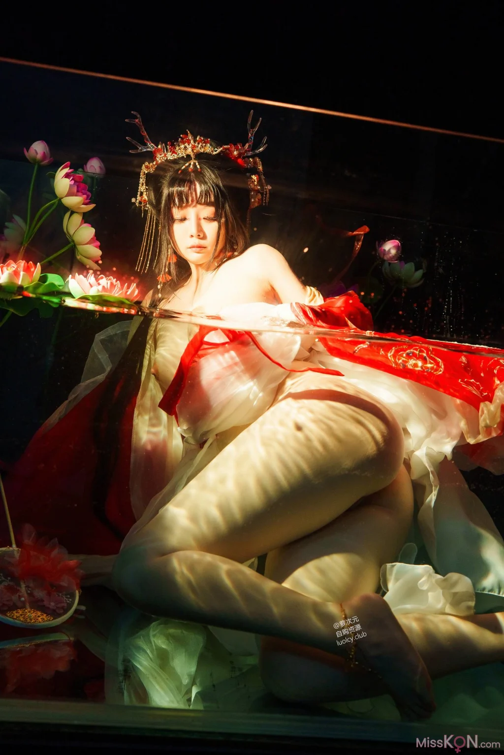 Coser@落落Raku: 赤龍姬 (59 photos + 1 video)