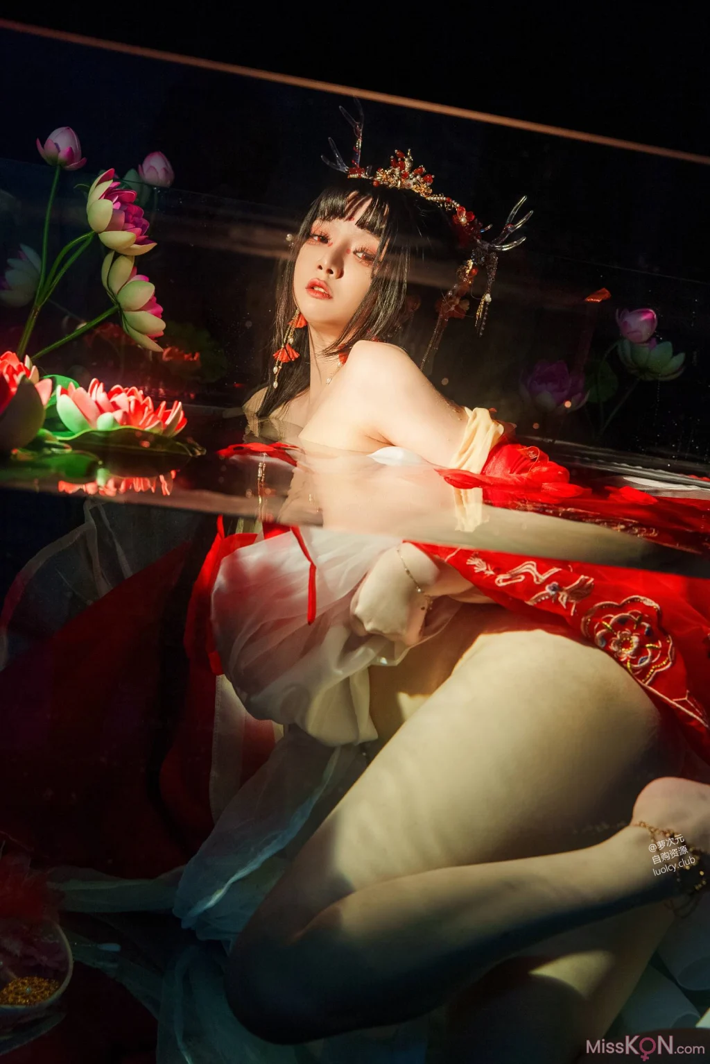 Coser@落落Raku: 赤龍姬 (59 photos + 1 video)