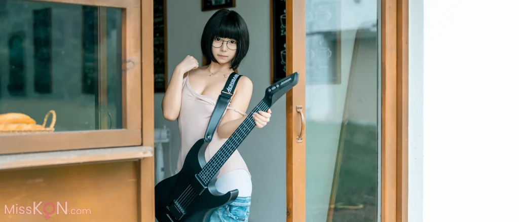 Coser@叫兽: 蘑菇头 吉他妹妹 (35 photos) – Page 2