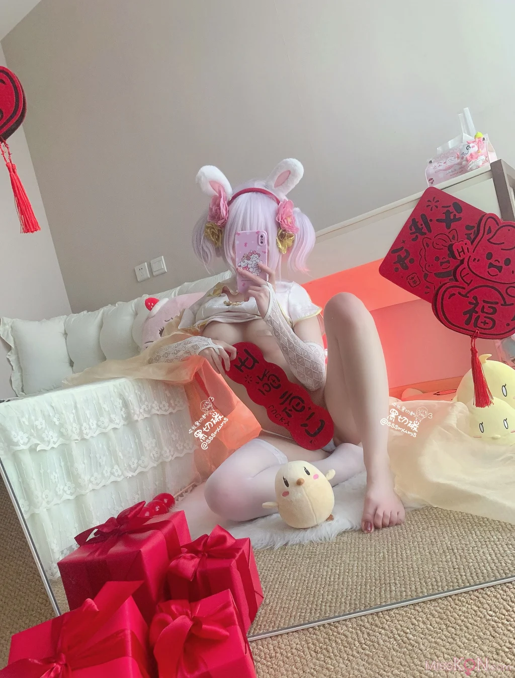 Coser@哎我黑切讷: 碧蓝航线拉菲新春旗袍五指袜 (38 photos + 3 videos)