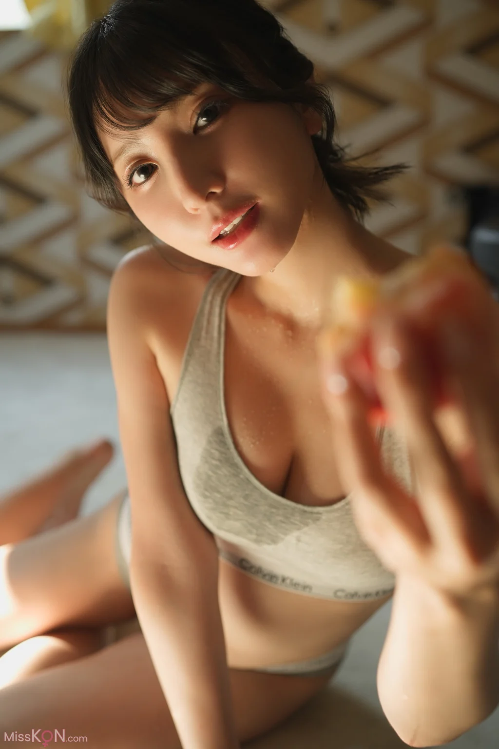 [JP] Yuuka Niizuma (新妻ゆうか): FRIDAYデジタル写真集 イケナイ淑女 Vol.1 (74 photos) – Page 2