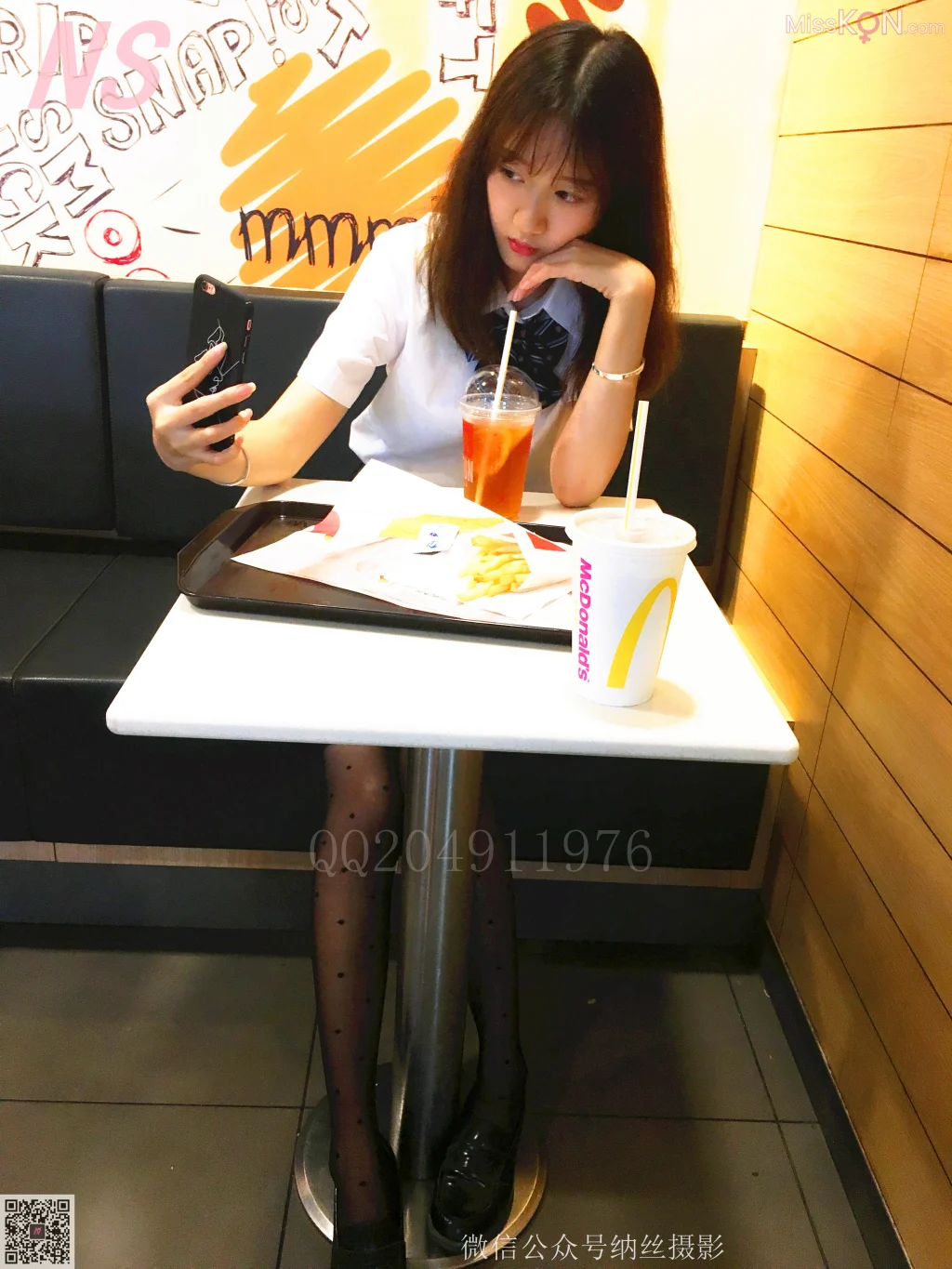 [NS纳丝摄影] No.070: 雯雯 OL黑色圆点丝袜 (36 photos + 1 video)