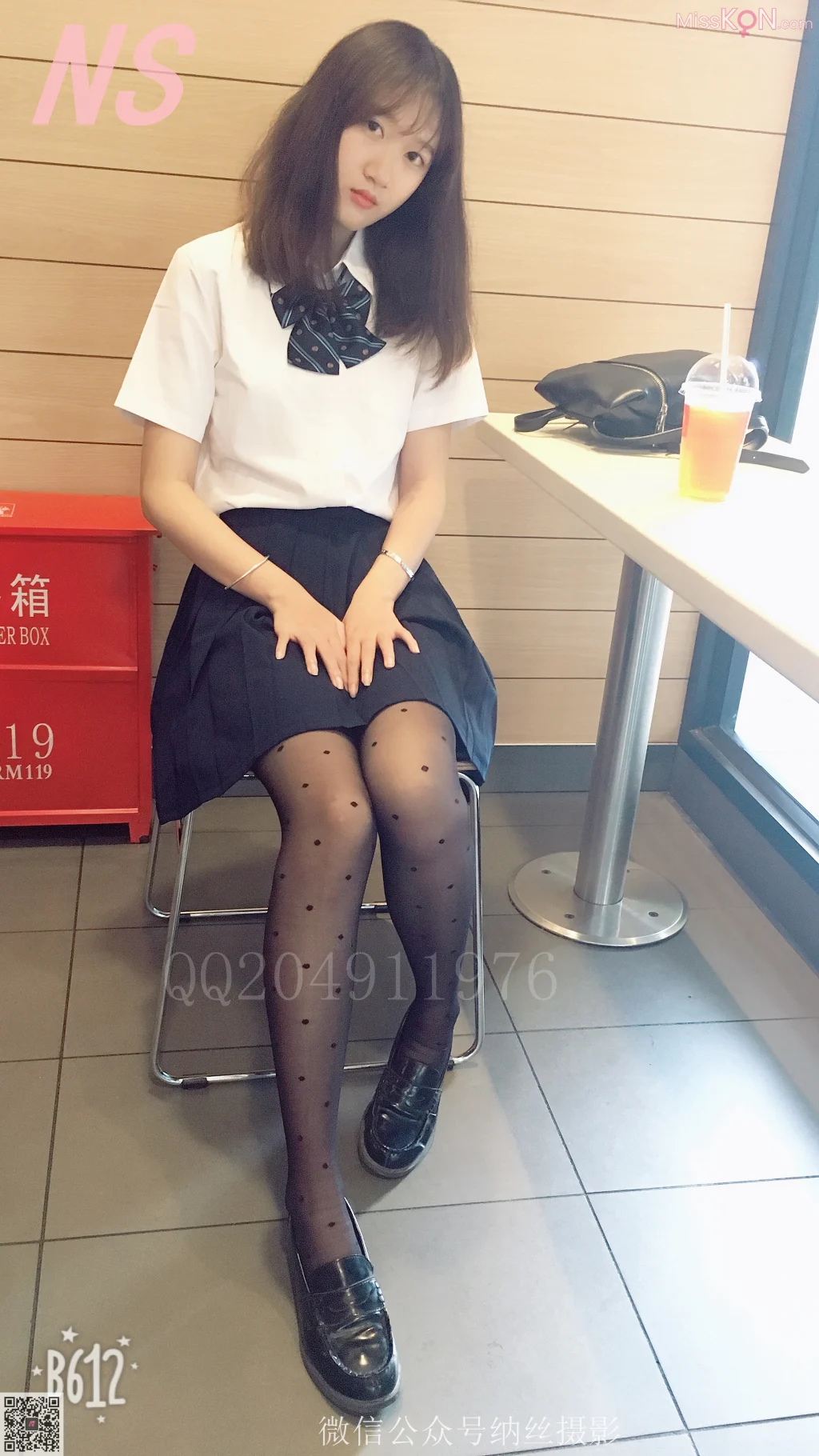 [NS纳丝摄影] No.070: 雯雯 OL黑色圆点丝袜 (36 photos + 1 video)