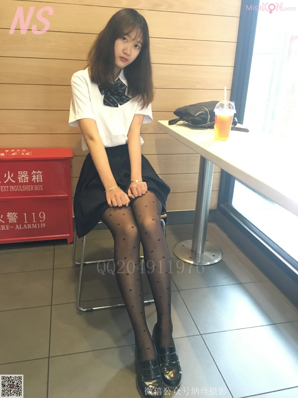 [NS纳丝摄影] No.070: 雯雯 OL黑色圆点丝袜 (36 photos + 1 video)