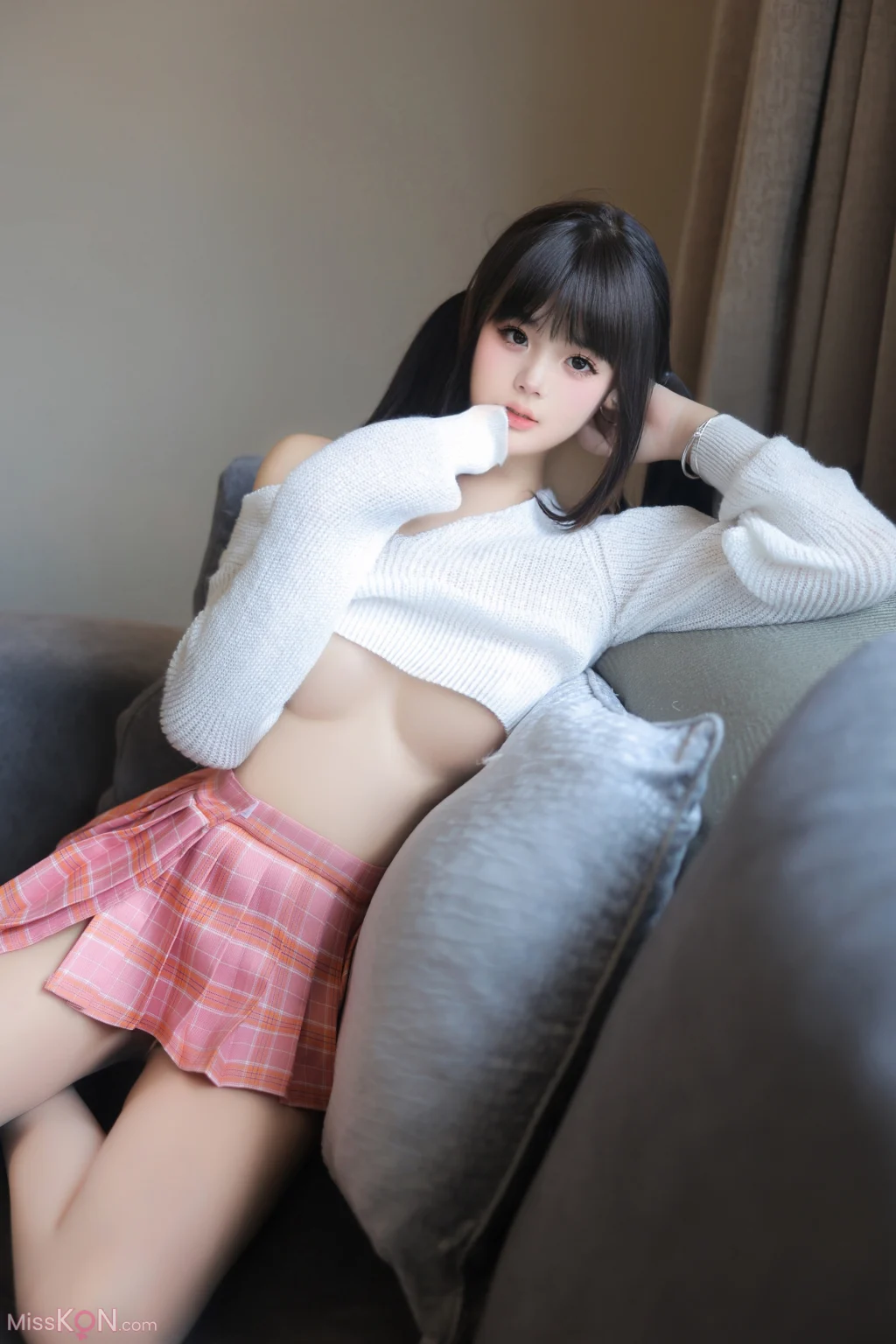 [内购无水印] 徐若兮: R18 秀人网模特 新人首套 真空肉丝 (82 photos)