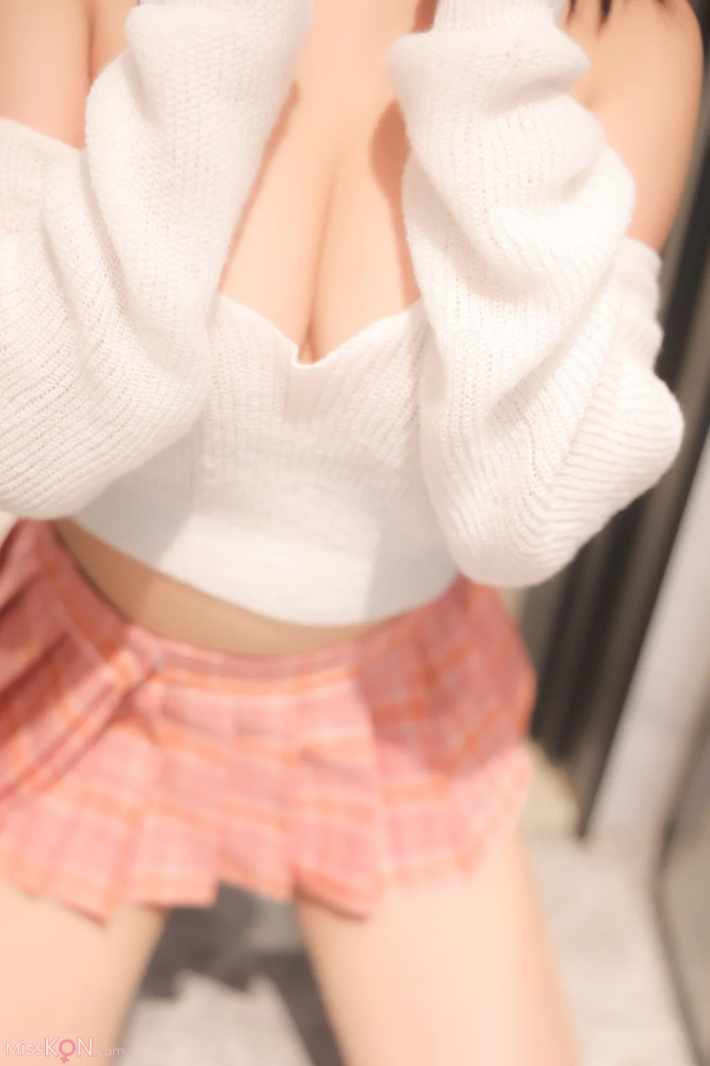 [内购无水印] 徐若兮: R18 秀人网模特 新人首套 真空肉丝 (82 photos) – Page 2