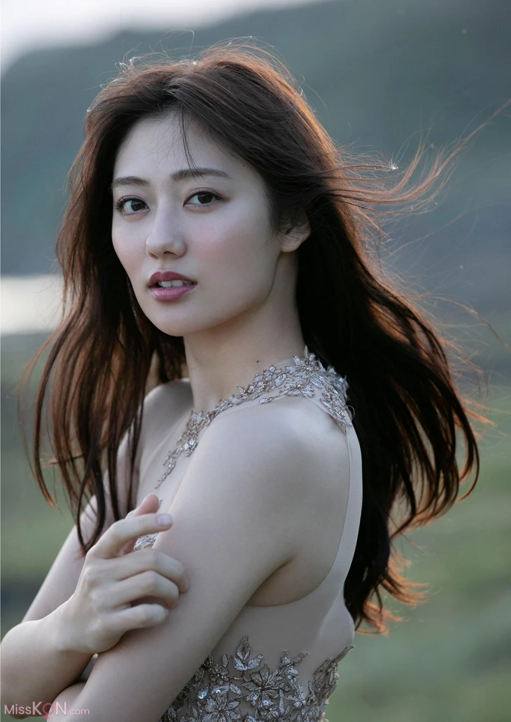 [JP] Okuyama Kazusa (奥山かずさ): Brilliant Body スピサン グラビアフォトブック (38 photos)