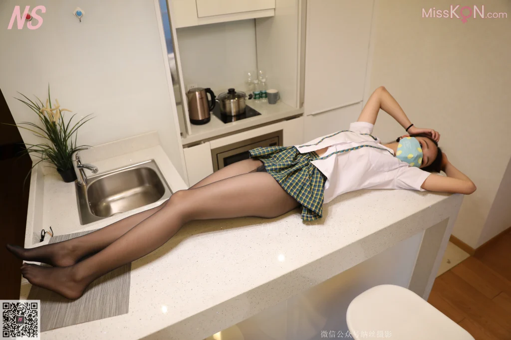 [NS纳丝摄影] No.074: 丝丝 秀色可餐的黑丝 (42 photos)