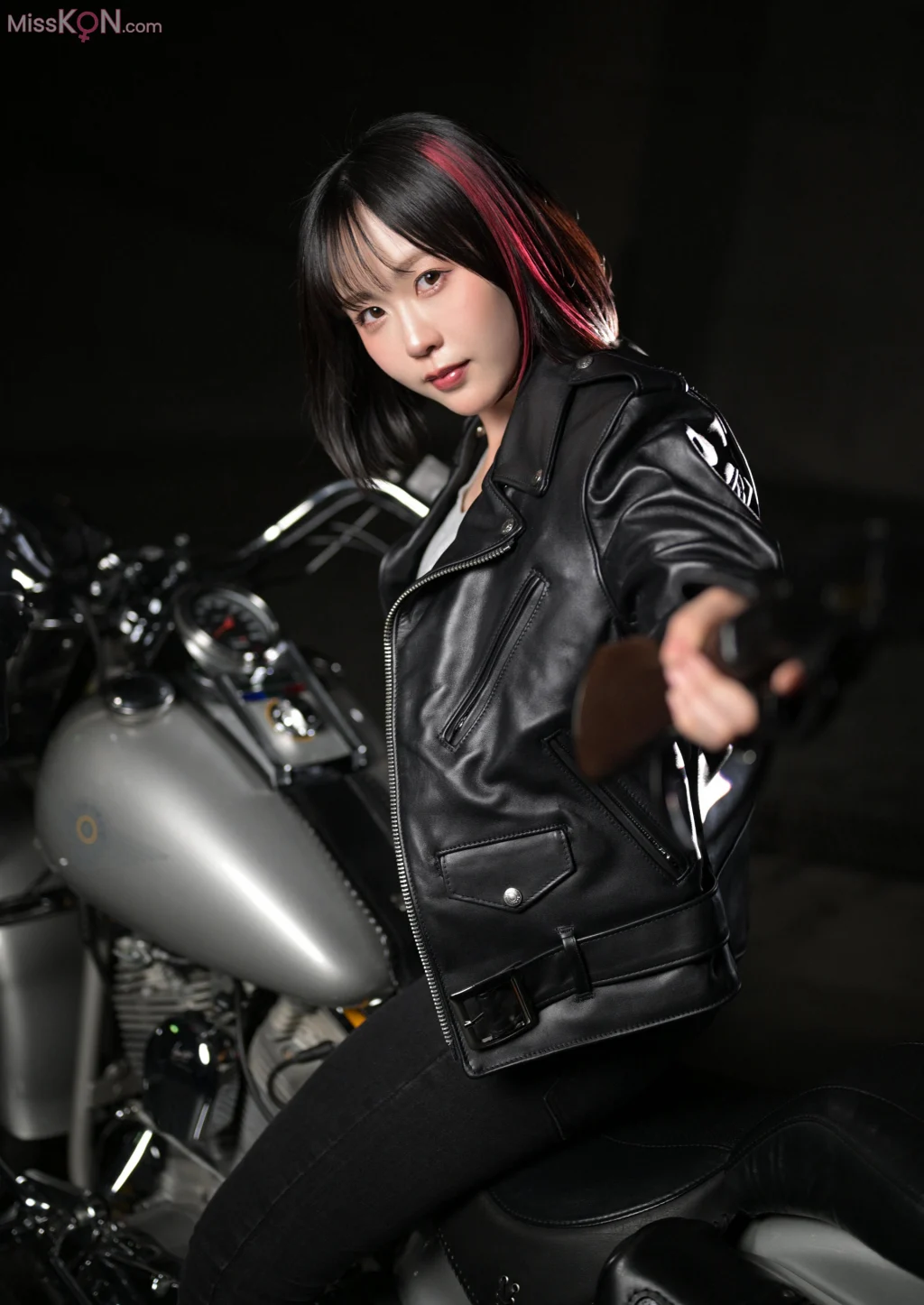 [JP] Yuki Yomichi (夜道雪):  アームズマガジンデジタル写真集 Arms MAGAZINE DIGITAL PHOTO BOOK 夜道雪 in GUN ACTION (45 photos)