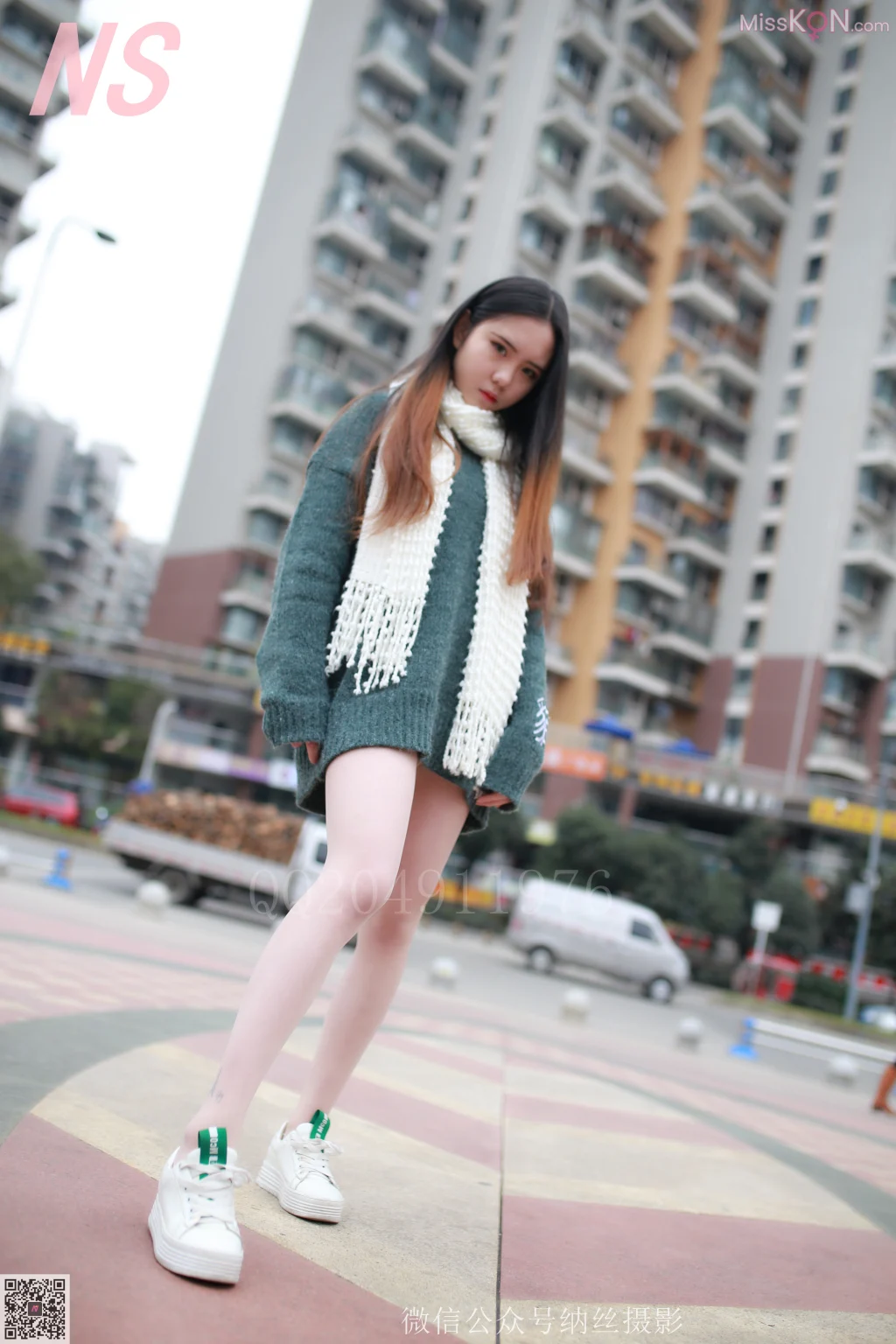[NS纳丝摄影] No.082: 小师妹 撕丝袜的妹子 (98 photos)