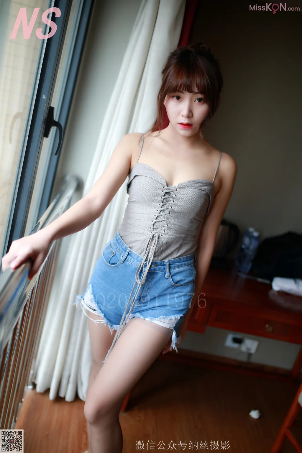 [NS纳丝摄影] No.084: 灵儿 酒店里的灰丝牛仔短裤 (81 photos)