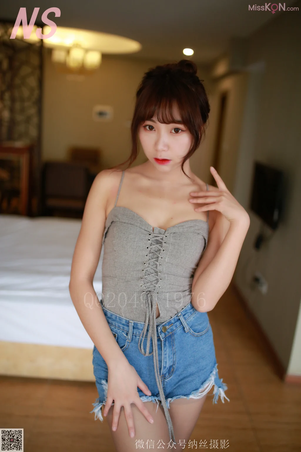 [NS纳丝摄影] No.084: 灵儿 酒店里的灰丝牛仔短裤 (81 photos)