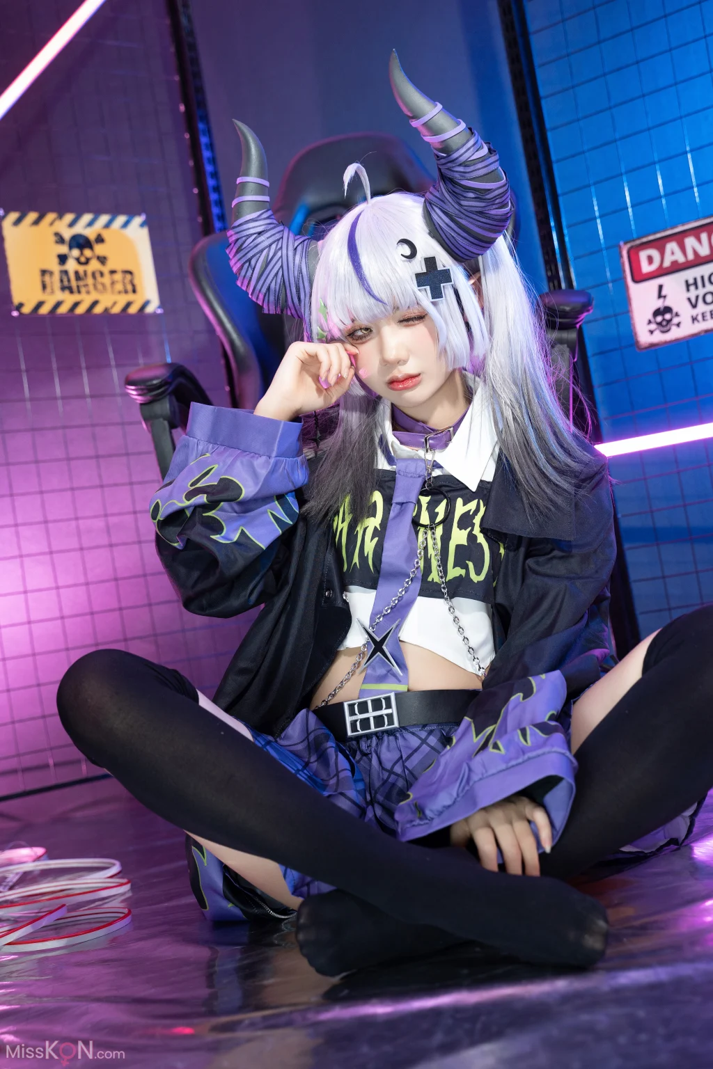 Coser@PoppaChan: Laplus in New Outfit (46 photos + 11 videos)
