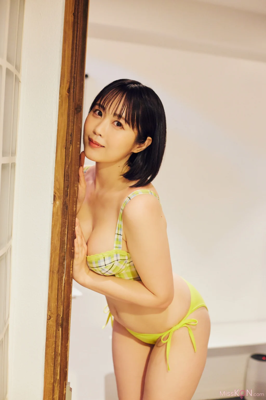 [JP] Yuki Yomichi (夜道雪): FRIDAYデジタル写真集 ぎゅーってしよ？ (192 photos) – Page 2