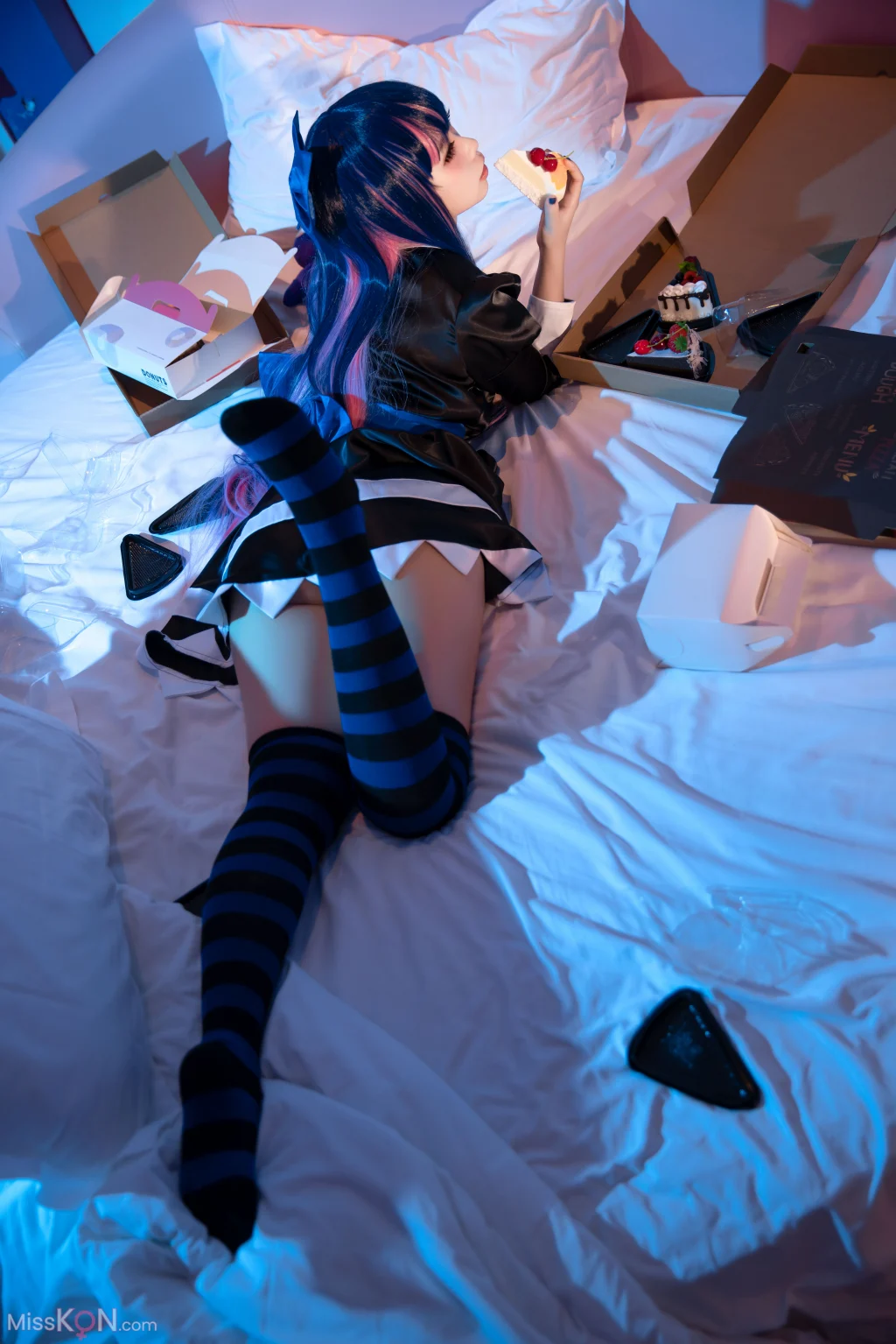 Coser@G44不会受伤: 吊带袜天使 史朵巾 (20 photos)