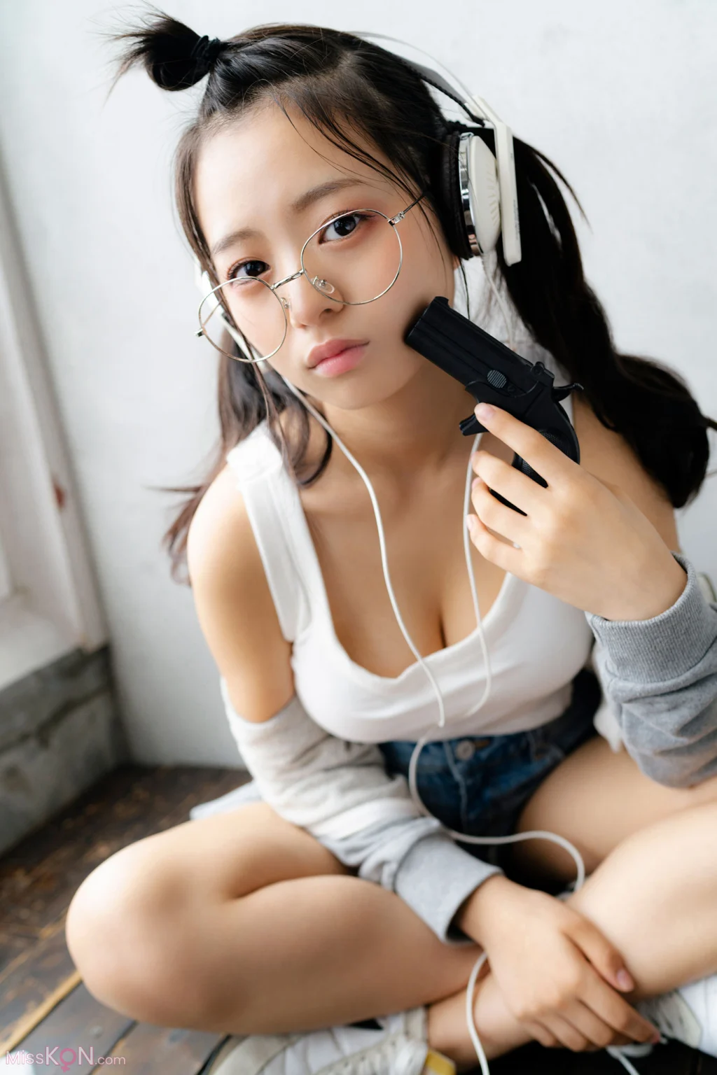 [JP] Ayano Kato (加藤綾乃): 【増量版 全50P】ミスマガのアソビバ！ 「スパイ＆アサシン」 ヤンマガデジタル写真集 (54 photos)
