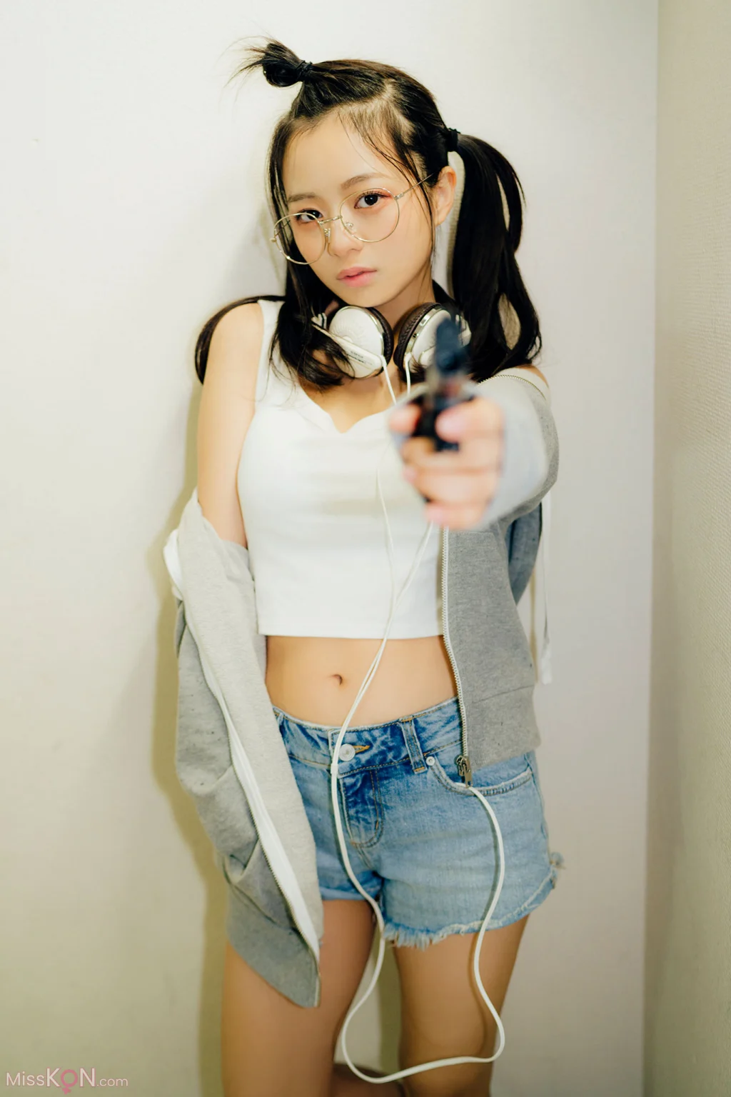 [JP] Ayano Kato (加藤綾乃): 【増量版 全50P】ミスマガのアソビバ！ 「スパイ＆アサシン」 ヤンマガデジタル写真集 (54 photos)