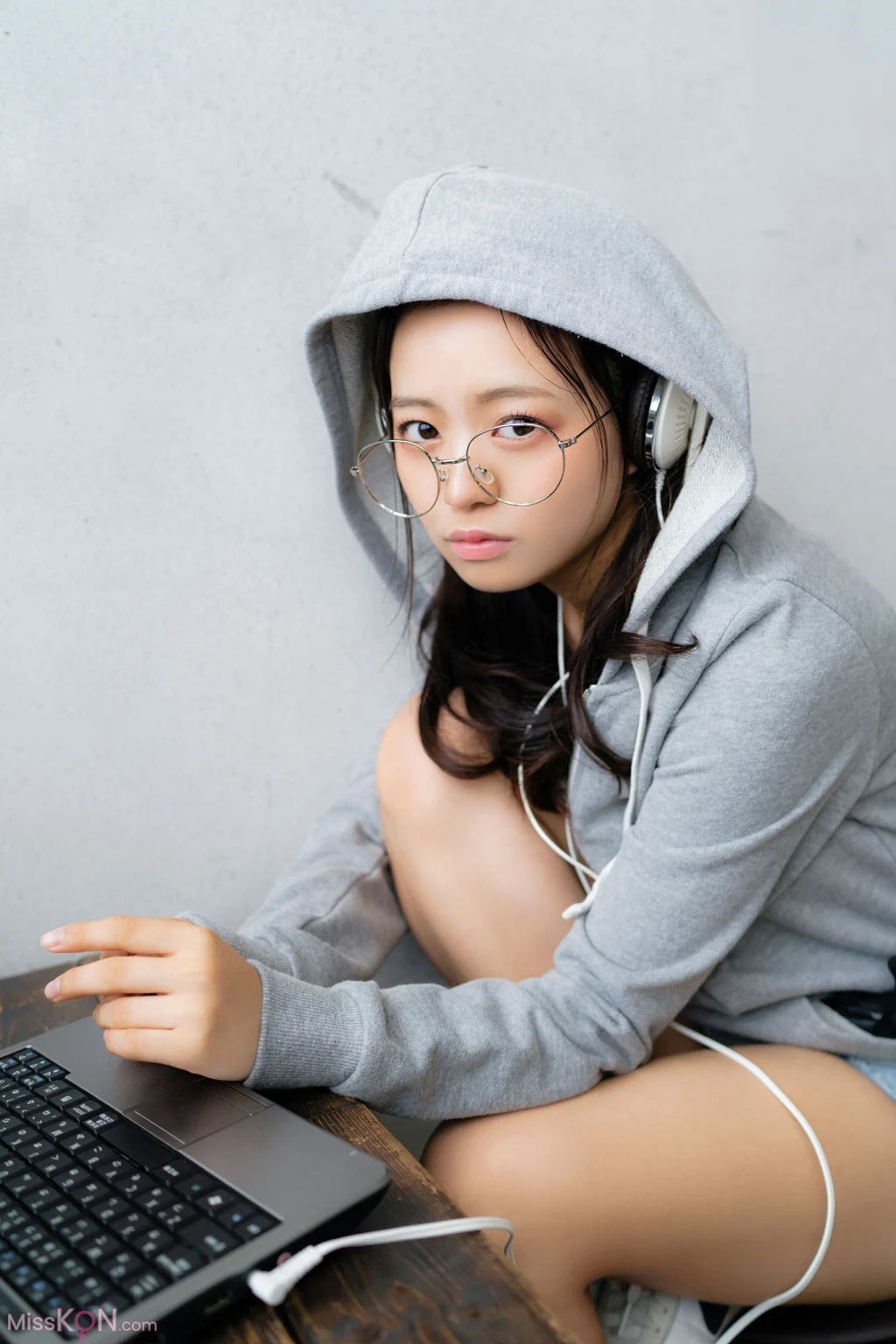 [JP] Ayano Kato (加藤綾乃): 【増量版 全50P】ミスマガのアソビバ！ 「スパイ＆アサシン」 ヤンマガデジタル写真集 (54 photos)