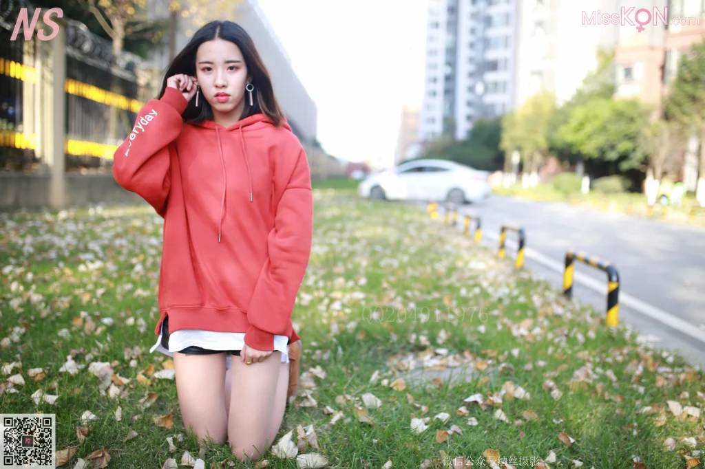 [NS纳丝摄影] No.094: 乔乔 红色卫衣 (53 photos)