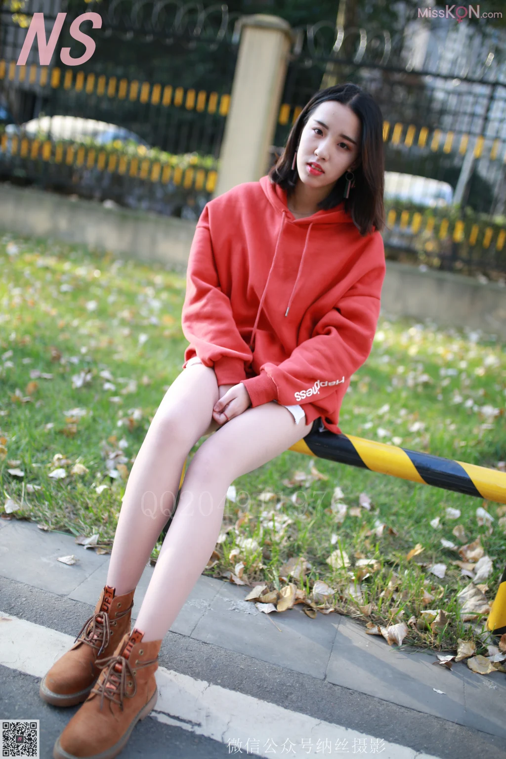 [NS纳丝摄影] No.094: 乔乔 红色卫衣 (53 photos)