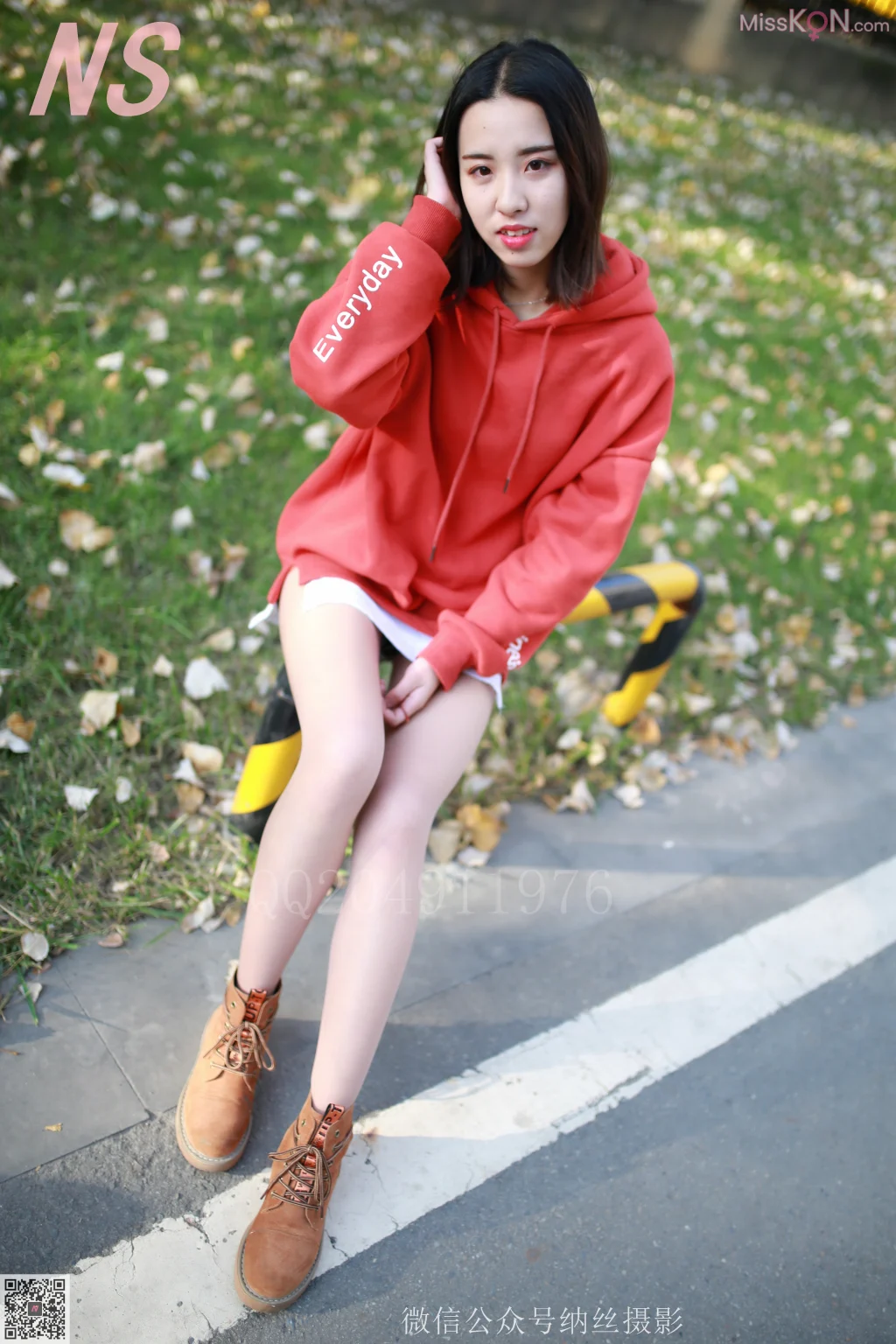 [NS纳丝摄影] No.094: 乔乔 红色卫衣 (53 photos)