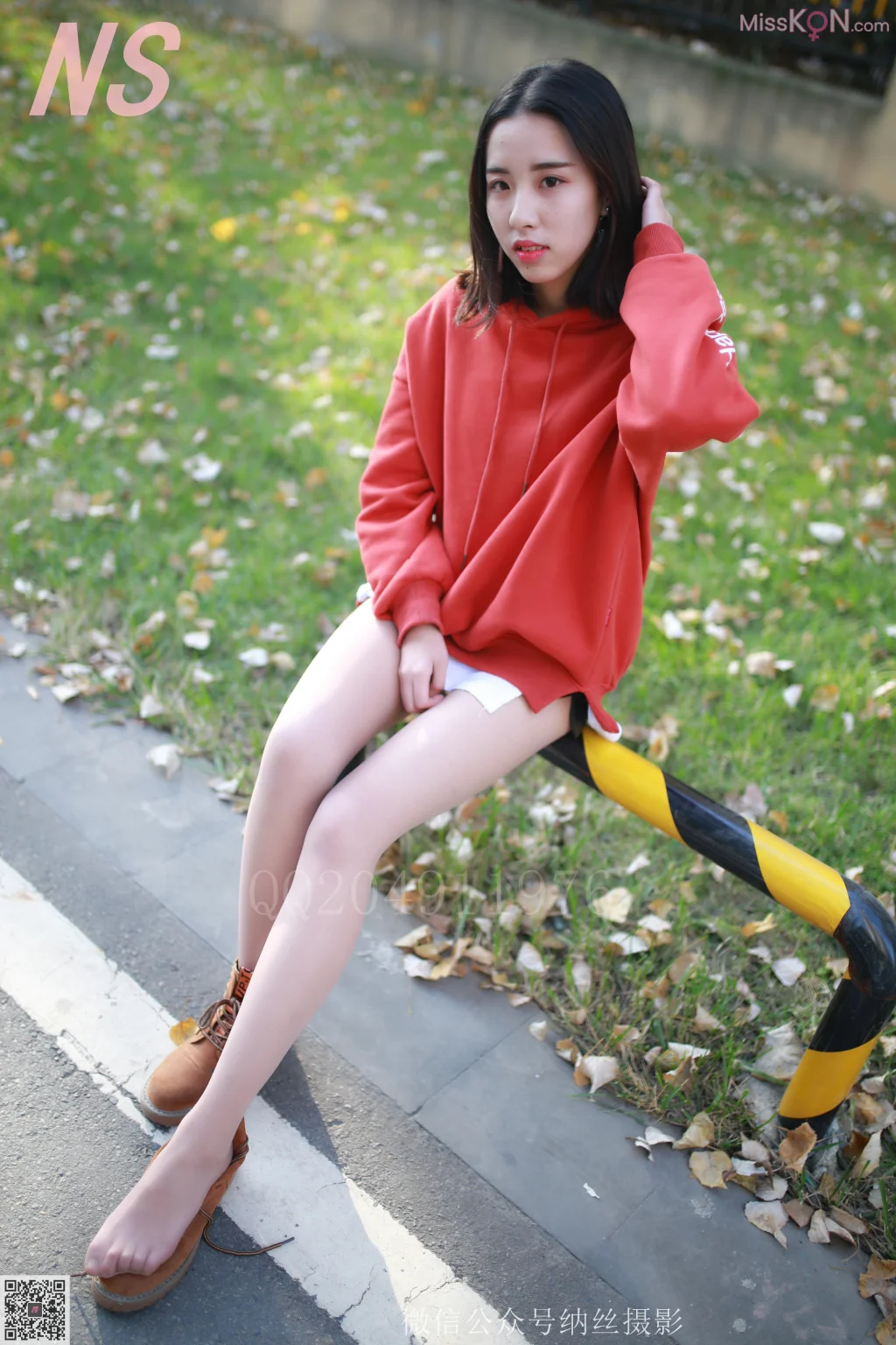 [NS纳丝摄影] No.094: 乔乔 红色卫衣 (53 photos)