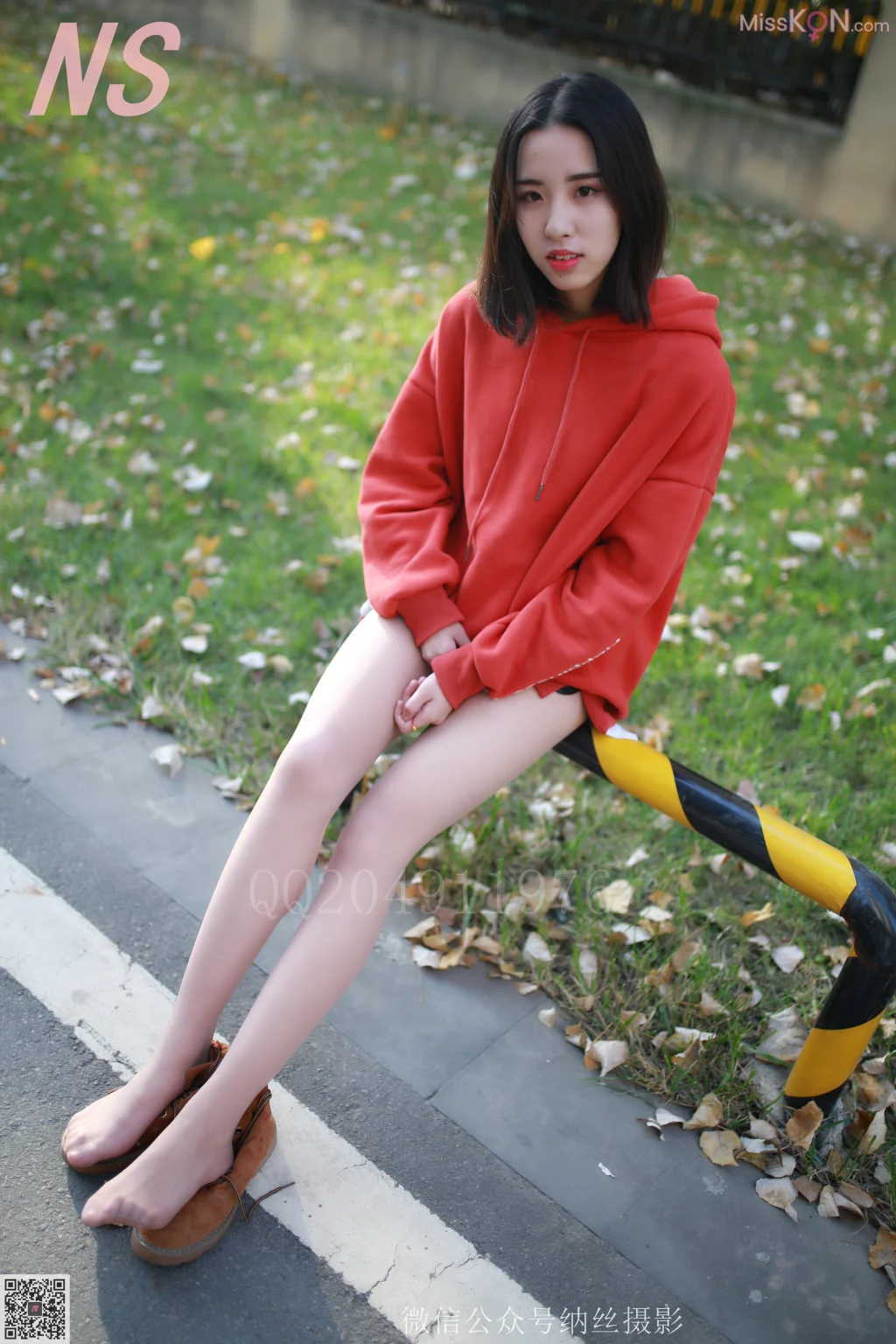 [NS纳丝摄影] No.094: 乔乔 红色卫衣 (53 photos)