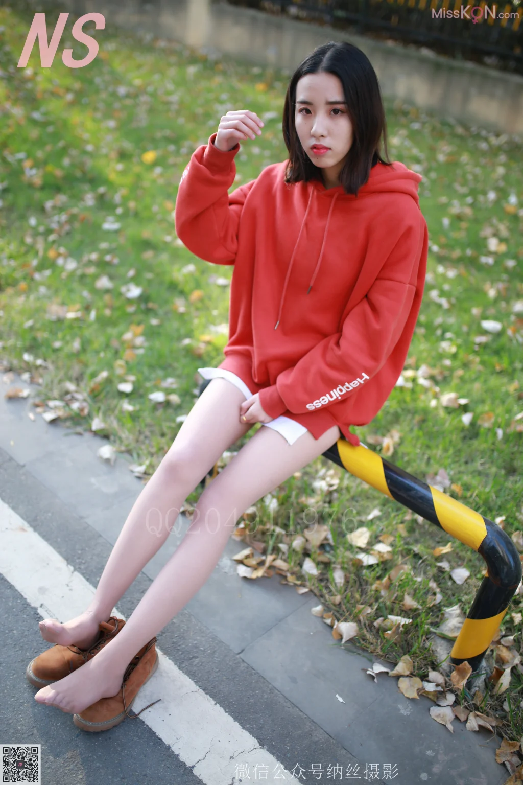 [NS纳丝摄影] No.094: 乔乔 红色卫衣 (53 photos)