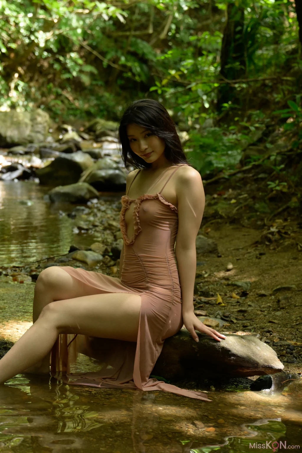 [JP] Suzu Honjo (本庄鈴): FRIDAYデジタル写真集 美貌の極み Vol.2 特別編 (128 photos) – Page 3