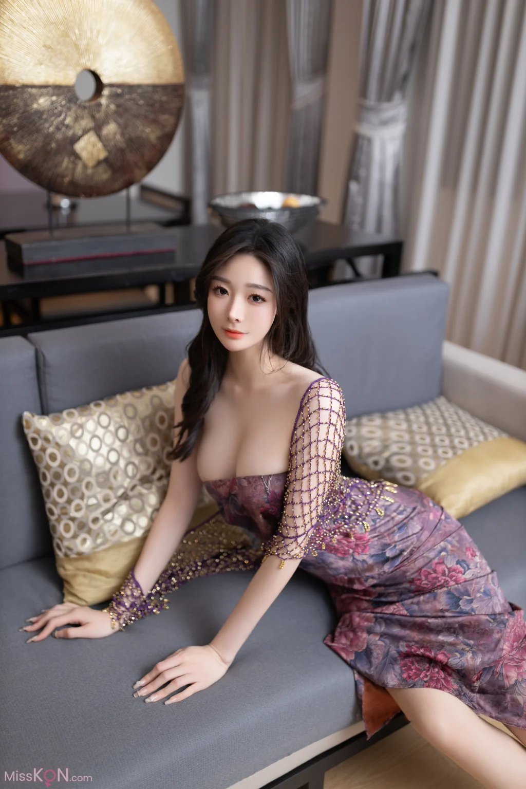 [内购无水印] 是小逗逗: R18 秀人网模特 花裙 (86 photos)