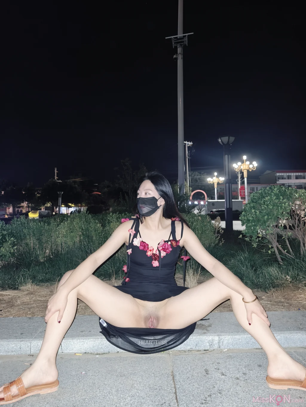 [OtherXXX] HESRTLESS: 顶级淫妻露出多P私拍福利 (198 photos + 13 videos)