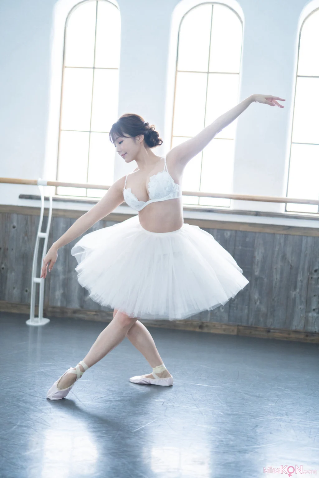 [JP] Natsuki Kawamura (川村那月): が水着でクラシックバレエ ヤンマガデジタル写真集 (39 photos)