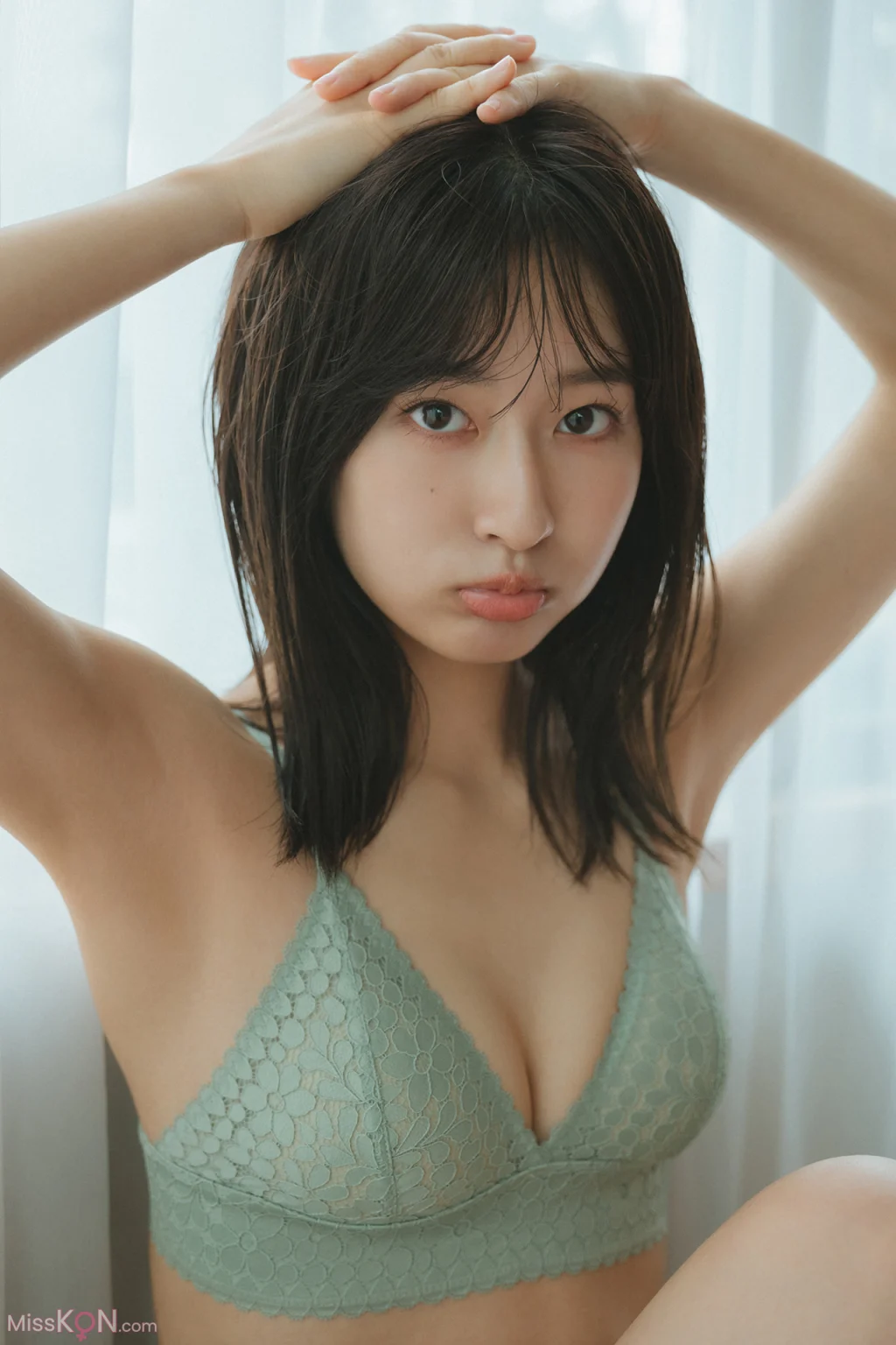 [JP] Rina Saito (斉藤里奈): FLASHデジタル写真集 Clear (68 photos) – Page 2