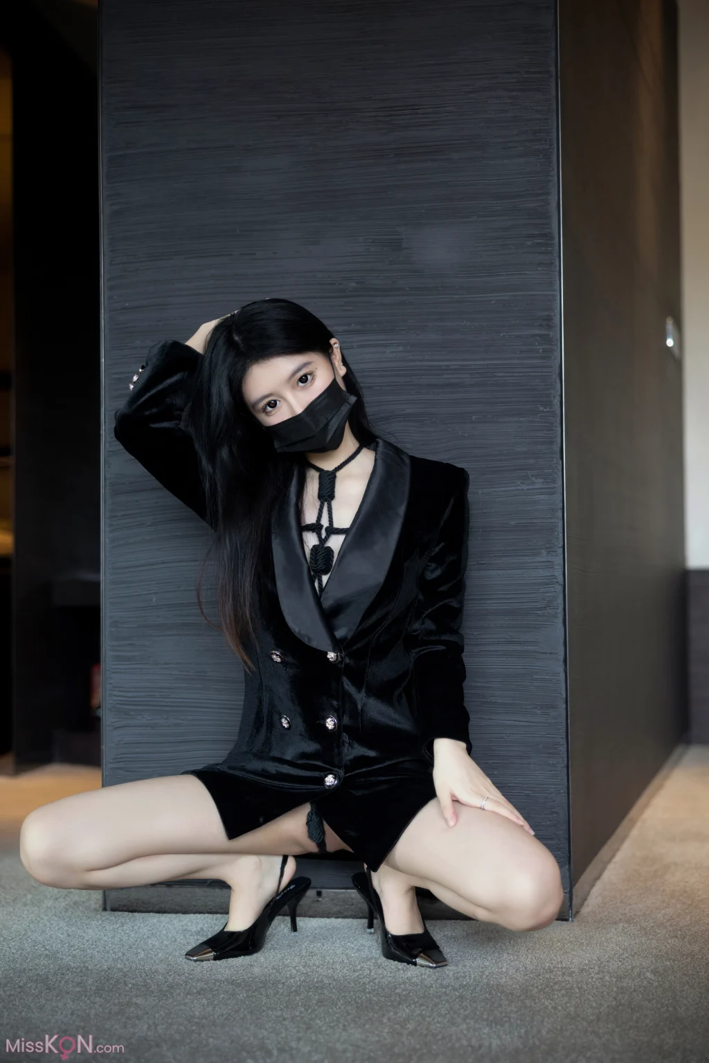 [XR Uncensored] 谢小蒽: R18 秀人网模特 黑色绳缚 (113 photos)
