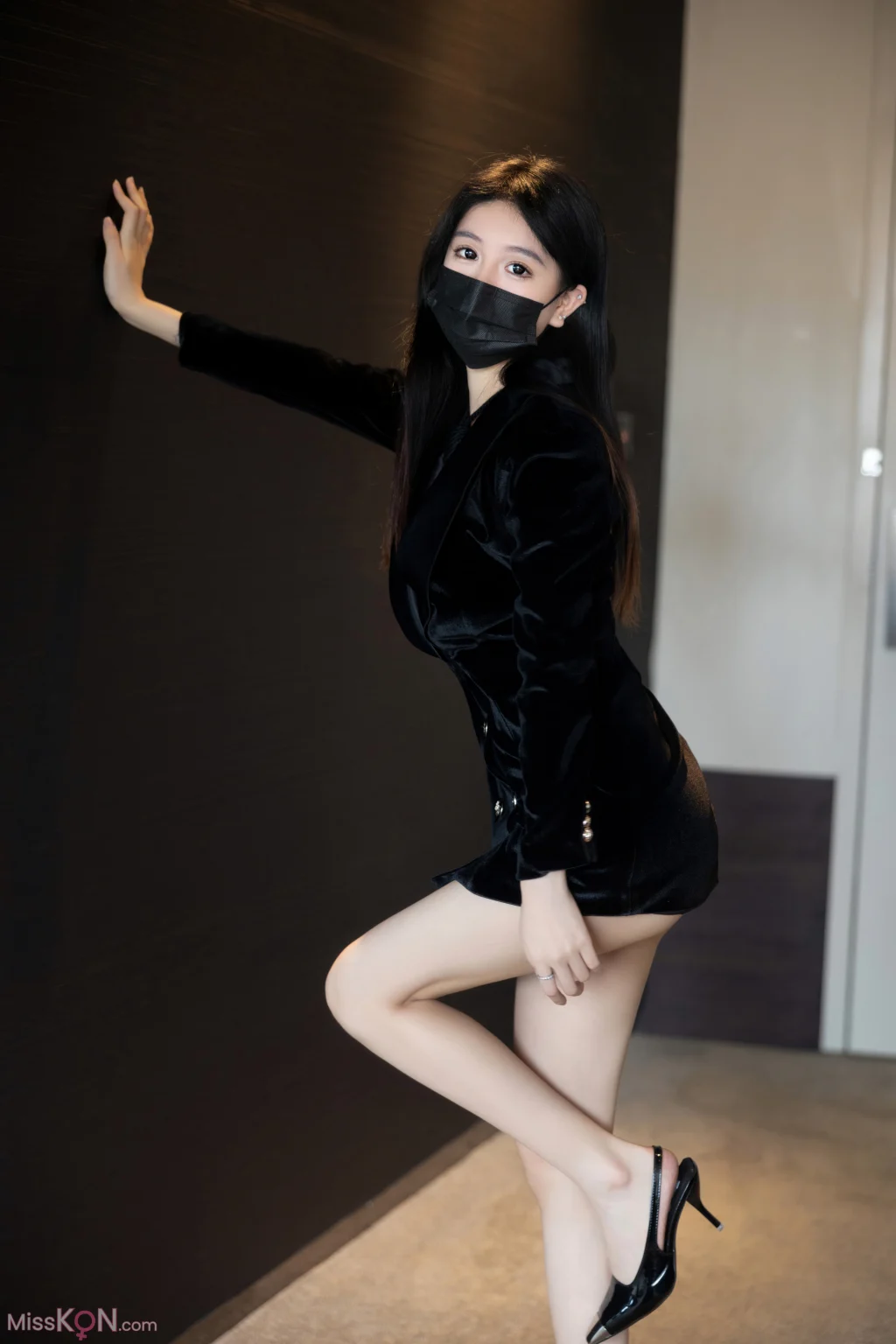 [XR Uncensored] 谢小蒽: R18 秀人网模特 黑色绳缚 (113 photos)