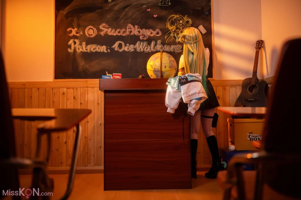 Coser@絞肉姬Walküre: 鸣潮 琳奈 (80 photos)
