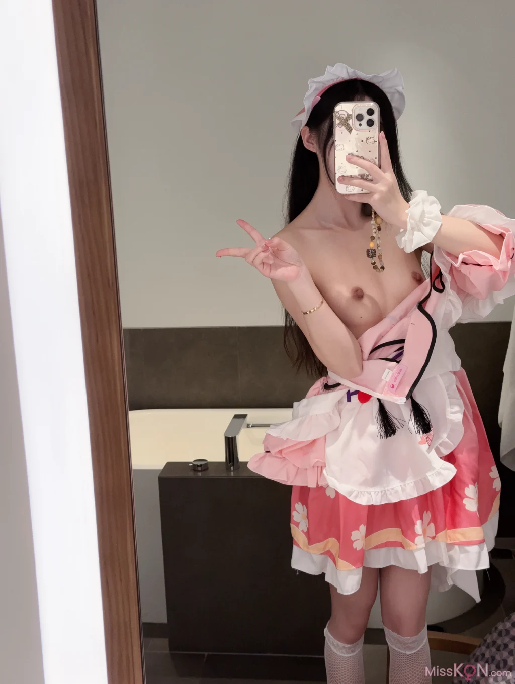 [OtherXXX] Lunabb666888(Lunabb): 完美诱人双马尾白虎萝莉私拍合集 (138 photos + 48 videos)
