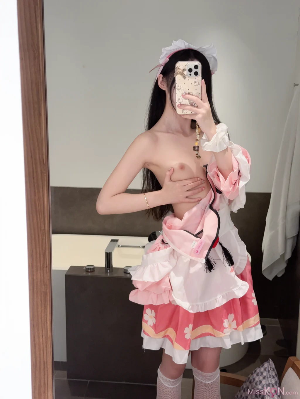 [OtherXXX] Lunabb666888(Lunabb): 完美诱人双马尾白虎萝莉私拍合集 (138 photos + 48 videos)