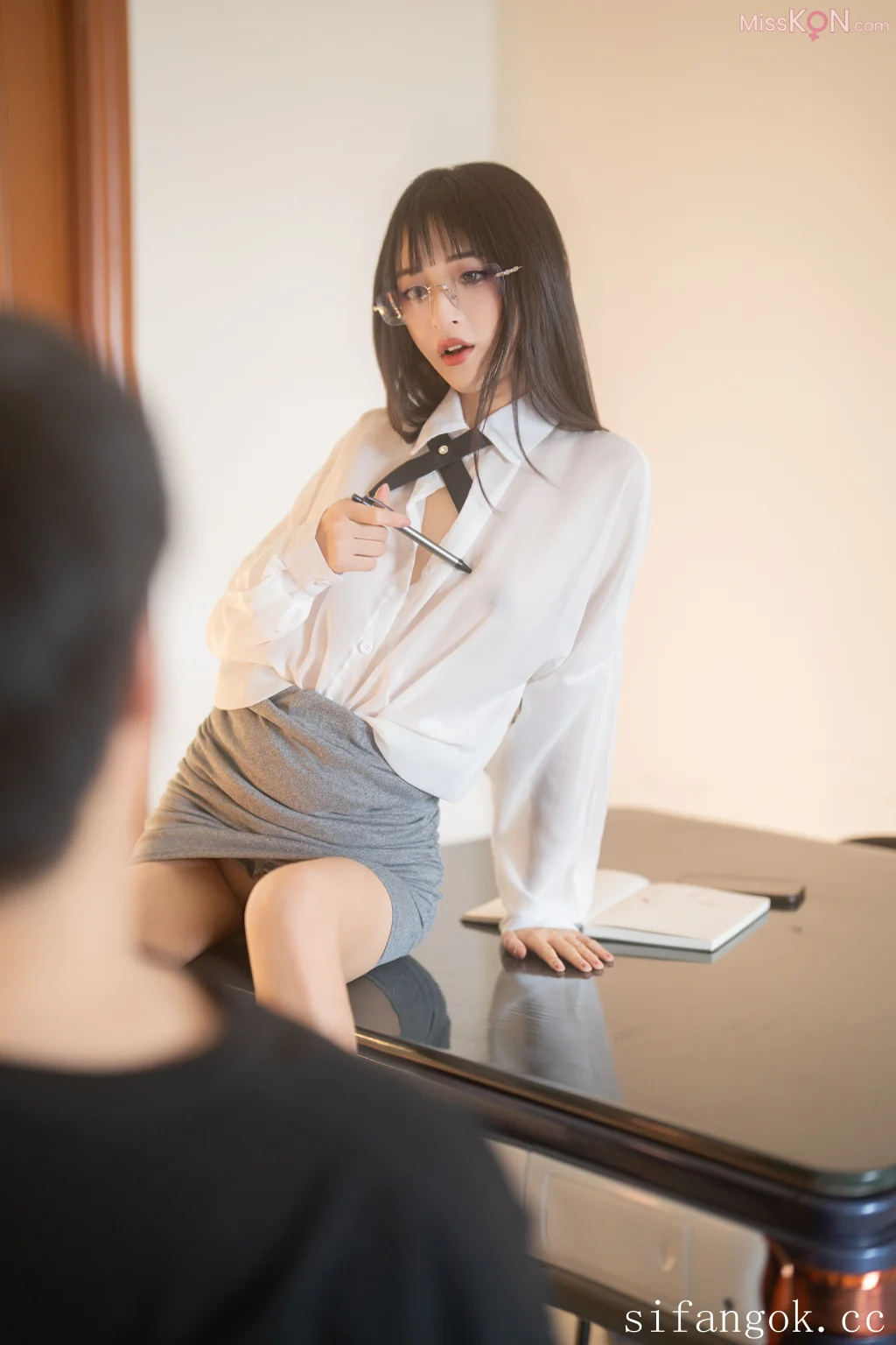 [XR Uncensored] 茂木希子 & 璐璐: R18 希威社模特 家教与后妈 (73 photos)