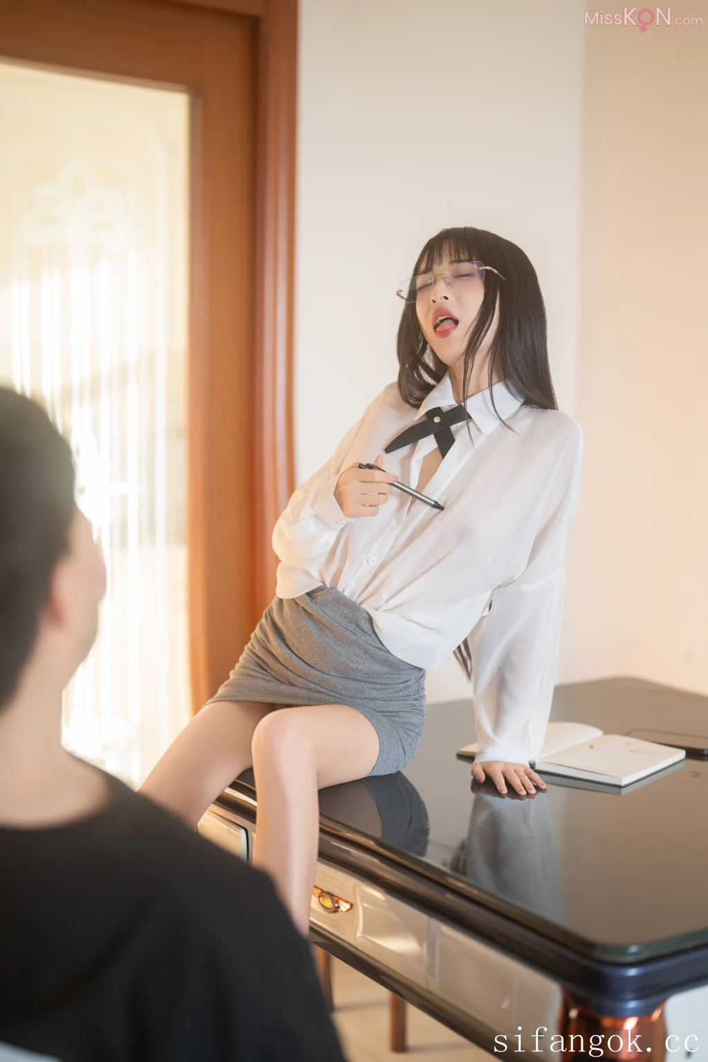 [XR Uncensored] 茂木希子 & 璐璐: R18 希威社模特 家教与后妈 (73 photos)